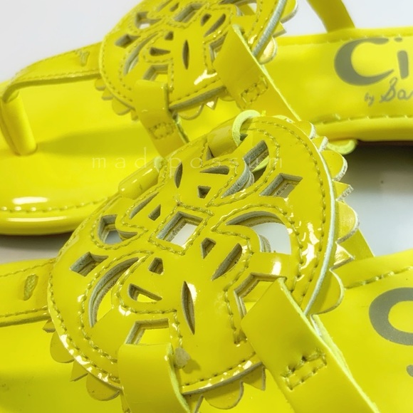 🚫SOLD🚫Sam Edelman Cherrie Medallion Sandals - Picture 2 of 6